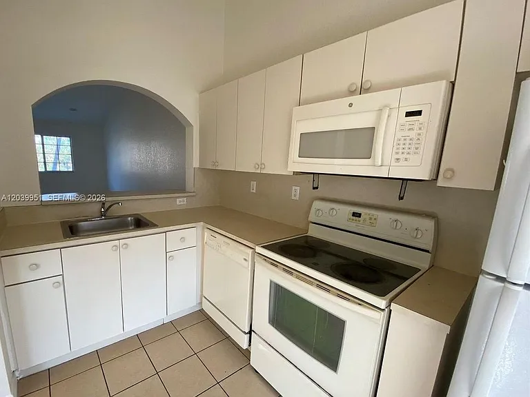 930 NE 34th Ave #202 — Photo 19