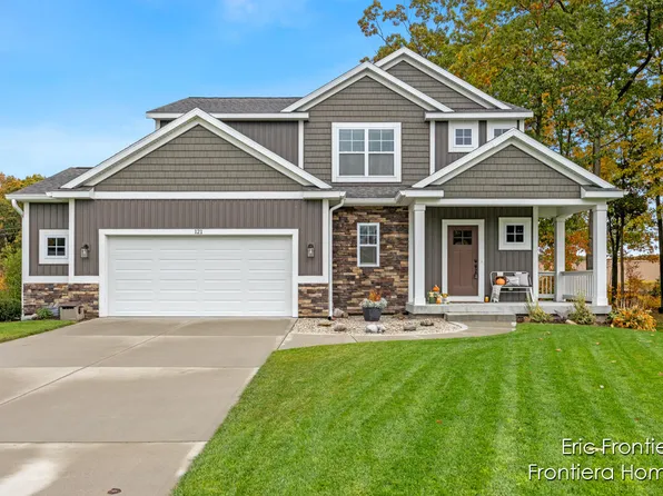 121 Mossy Cove Ln, Holland, MI 49424