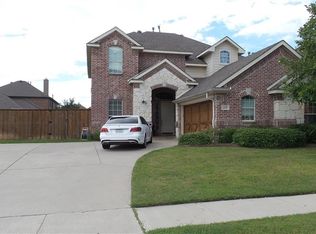 218 Park Meadows Dr, Euless, TX 76039