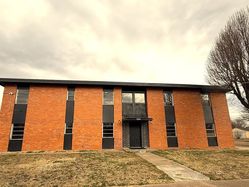 2301 NW 18th St #2