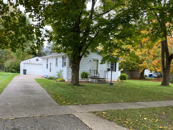 106 Engle Dr, Olivet, MI 49076