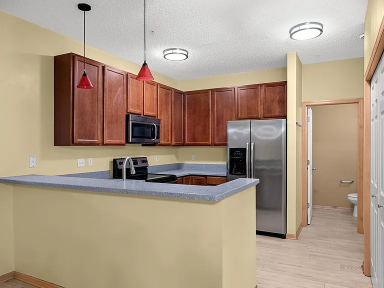 3049 Chamberlin St N #6 — Photo 5