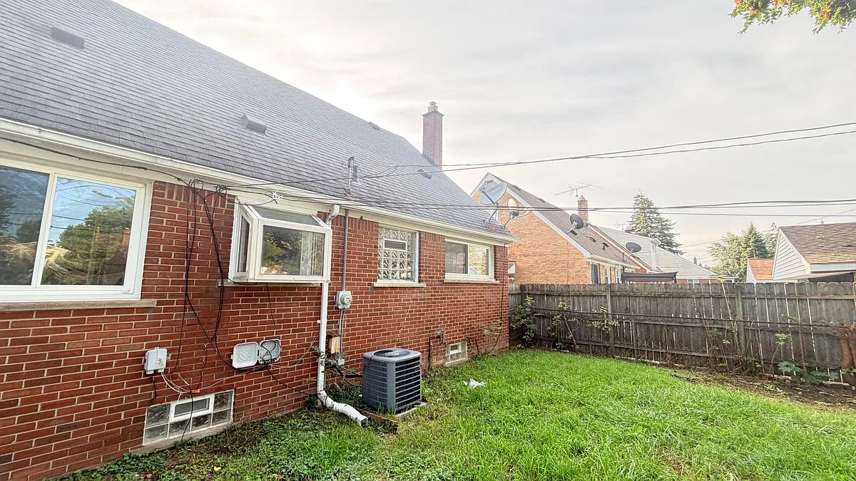 3 bed, 2.0 bath, 1344 sqft, $1,650 — Photo 2