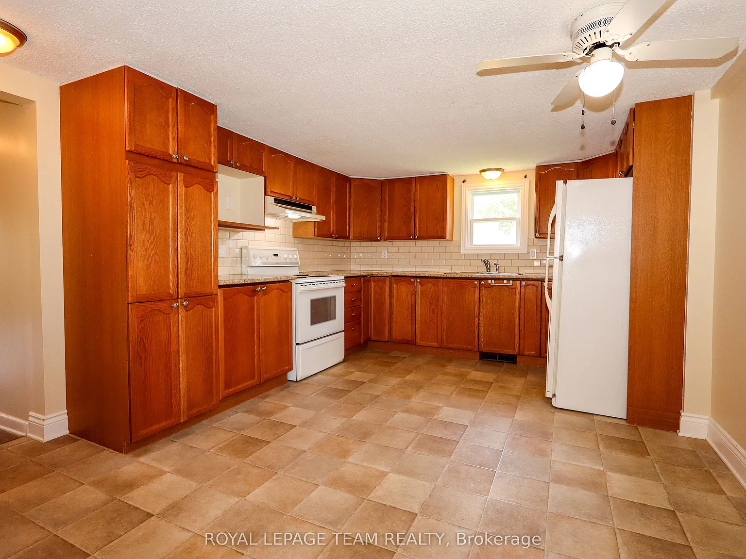 3 bed, $2,200 — Photo 4