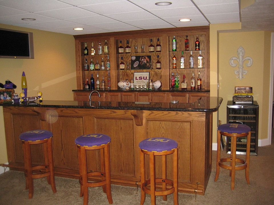 Wet bar in Rec Room