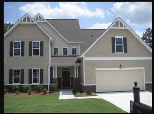 721 Highgrove Dr, Spring Lake, NC 28390