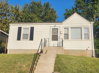 1386 Mobile Ct, Saint Louis, MO 63139