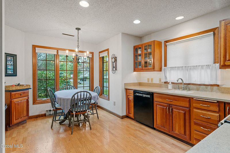 3rd image of 22 York Road