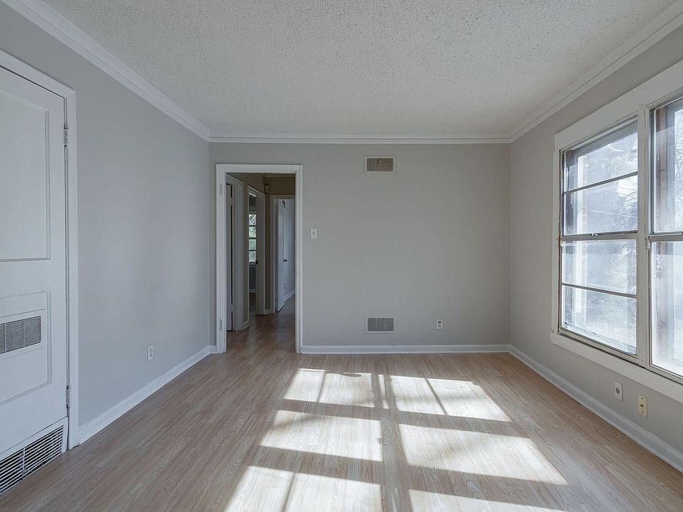 1st image of 409 Sullivan Dr