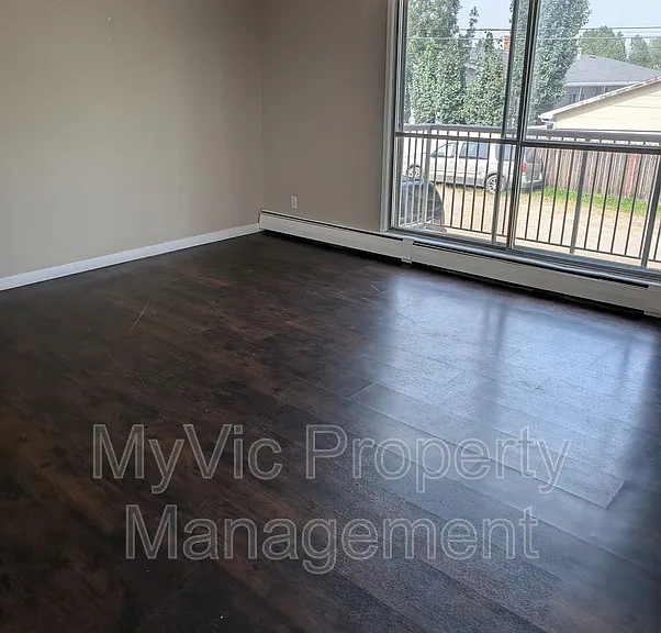 5016 51st Ave — Photo 3