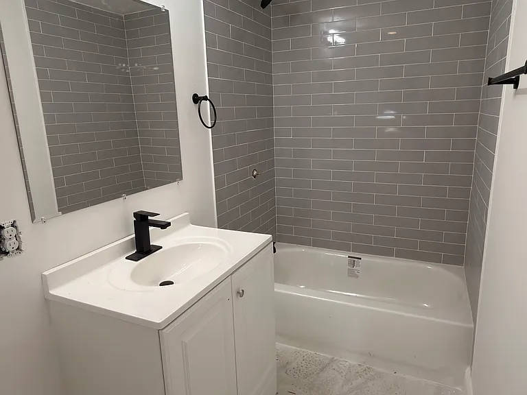 32-32A Cooper St #1R — Photo 3