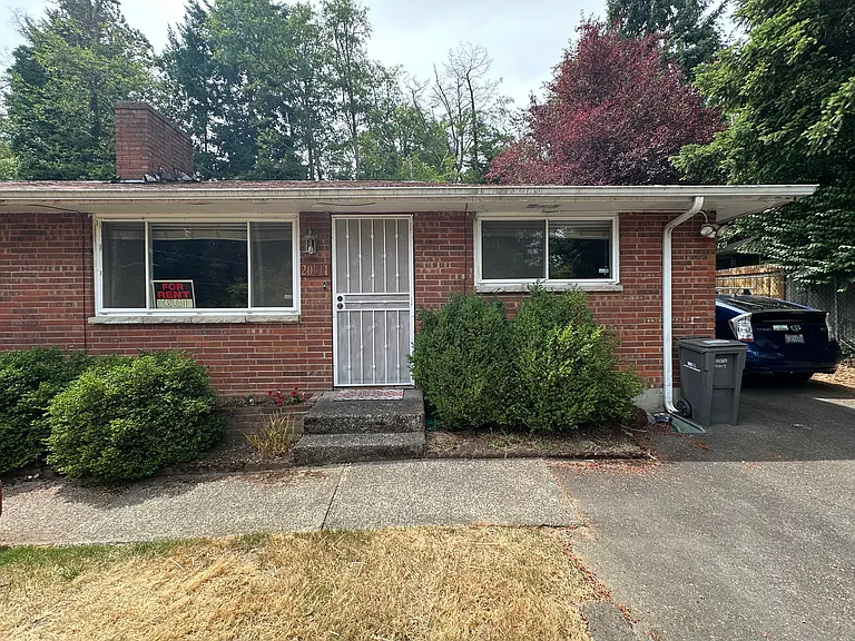 1st Pl SW — Photo 5