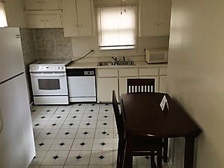 2nd image of 1509 Fayetteville St #A-b
