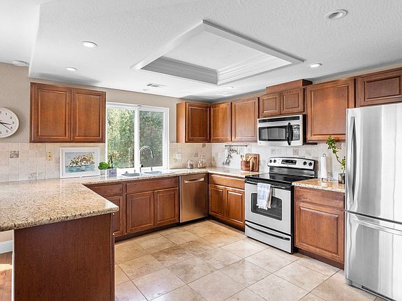 5th image of 1449 W 2nd St