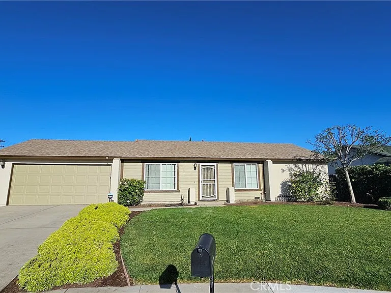 801 Belinda Ln — Photo 2