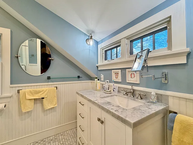 12 Wesley Ave — Photo 11