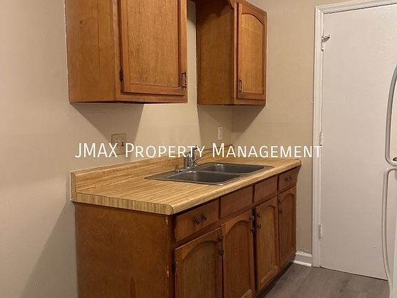4th image of 321 9th St APT 2
