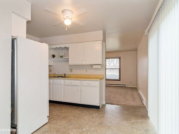 4th image of 1050-1052 Midlane Dr