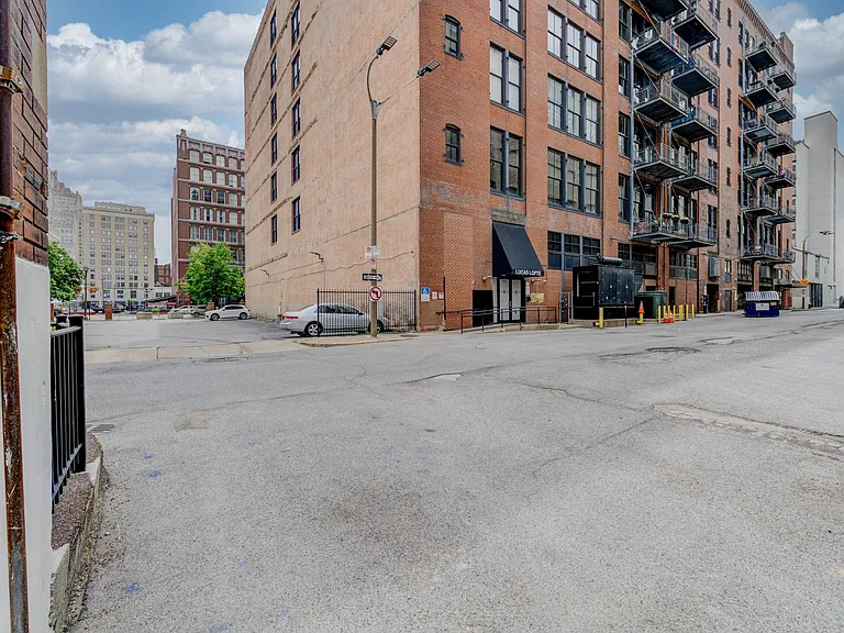 1113 Washington Ave #418 — Photo 32