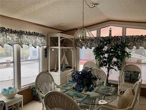 5th image of 26 Fairview Ct