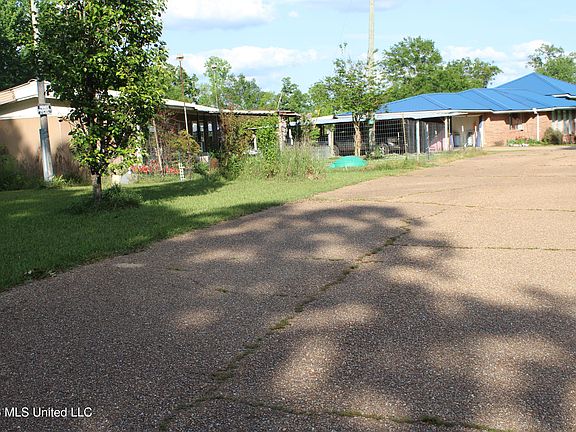 3rd image of 3085 Beauregard Rd