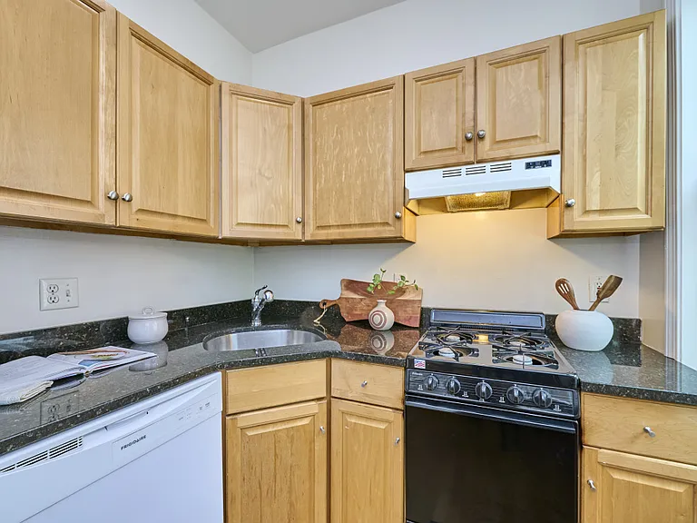 9 Mullins Ct #D — Photo 8
