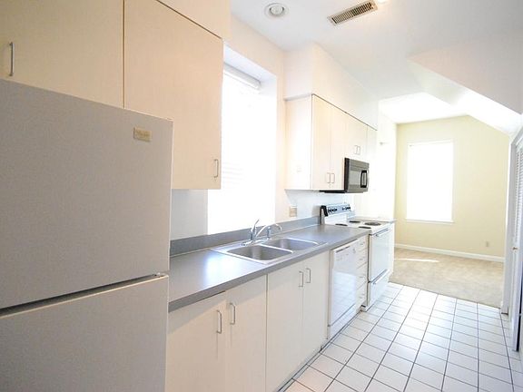 5th image of 2301 S 10th St #A