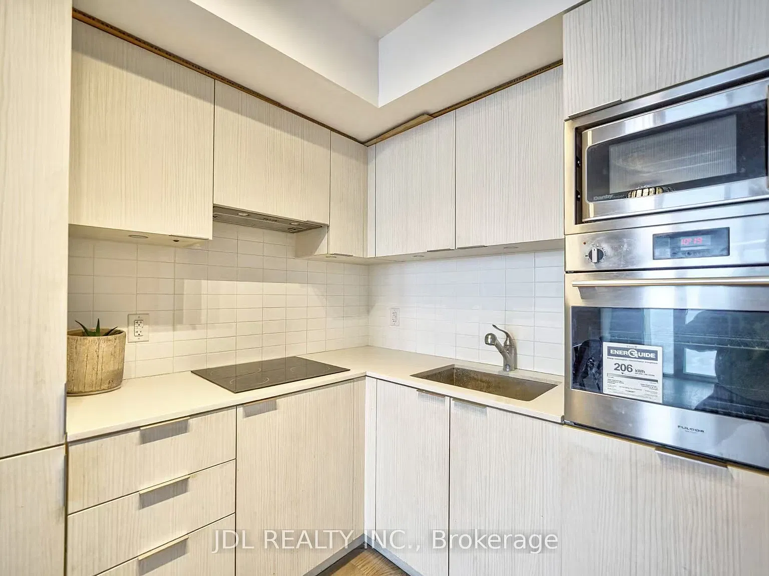 2 bed, $2,800 — Photo 4