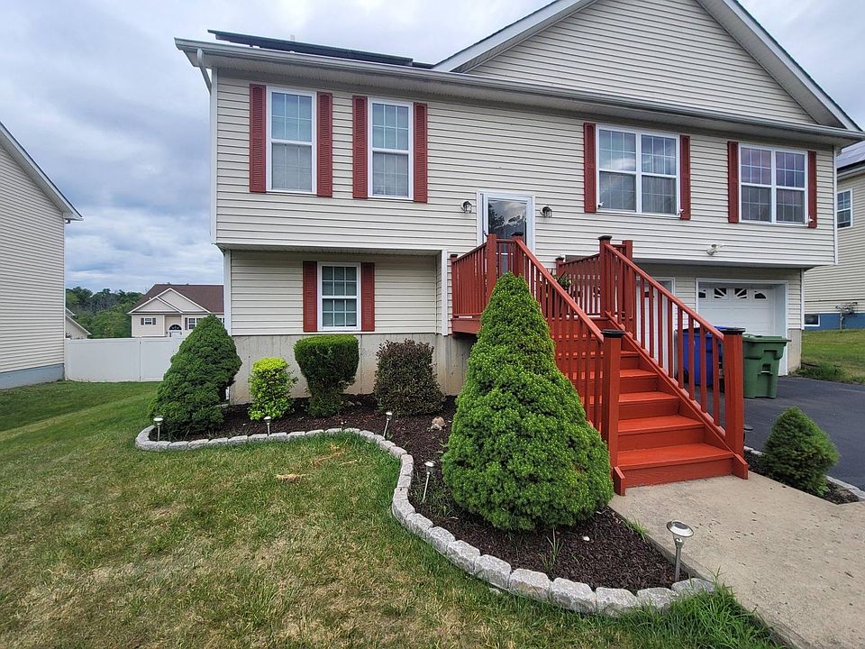 1st image of 8 Gabby Ln