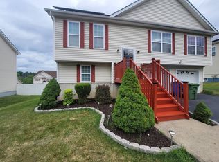 8 Gabby Ln, Middletown, NY 10940