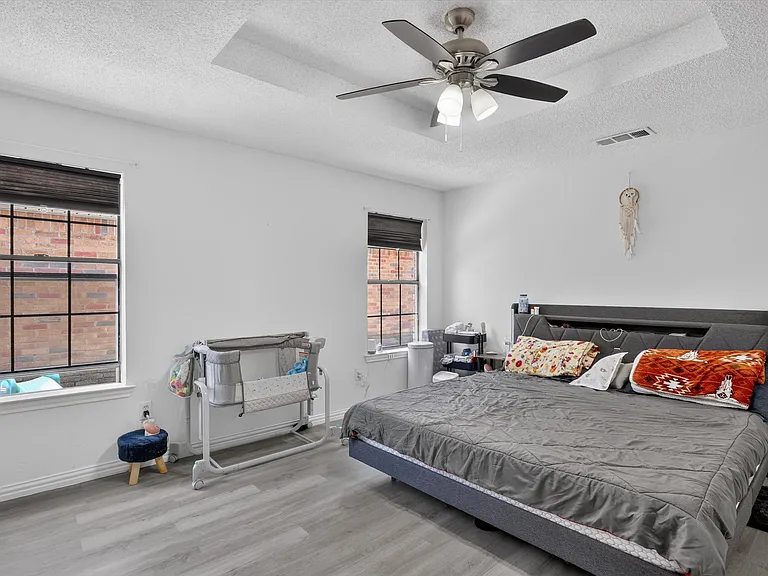 2324 Markland St — Photo 15