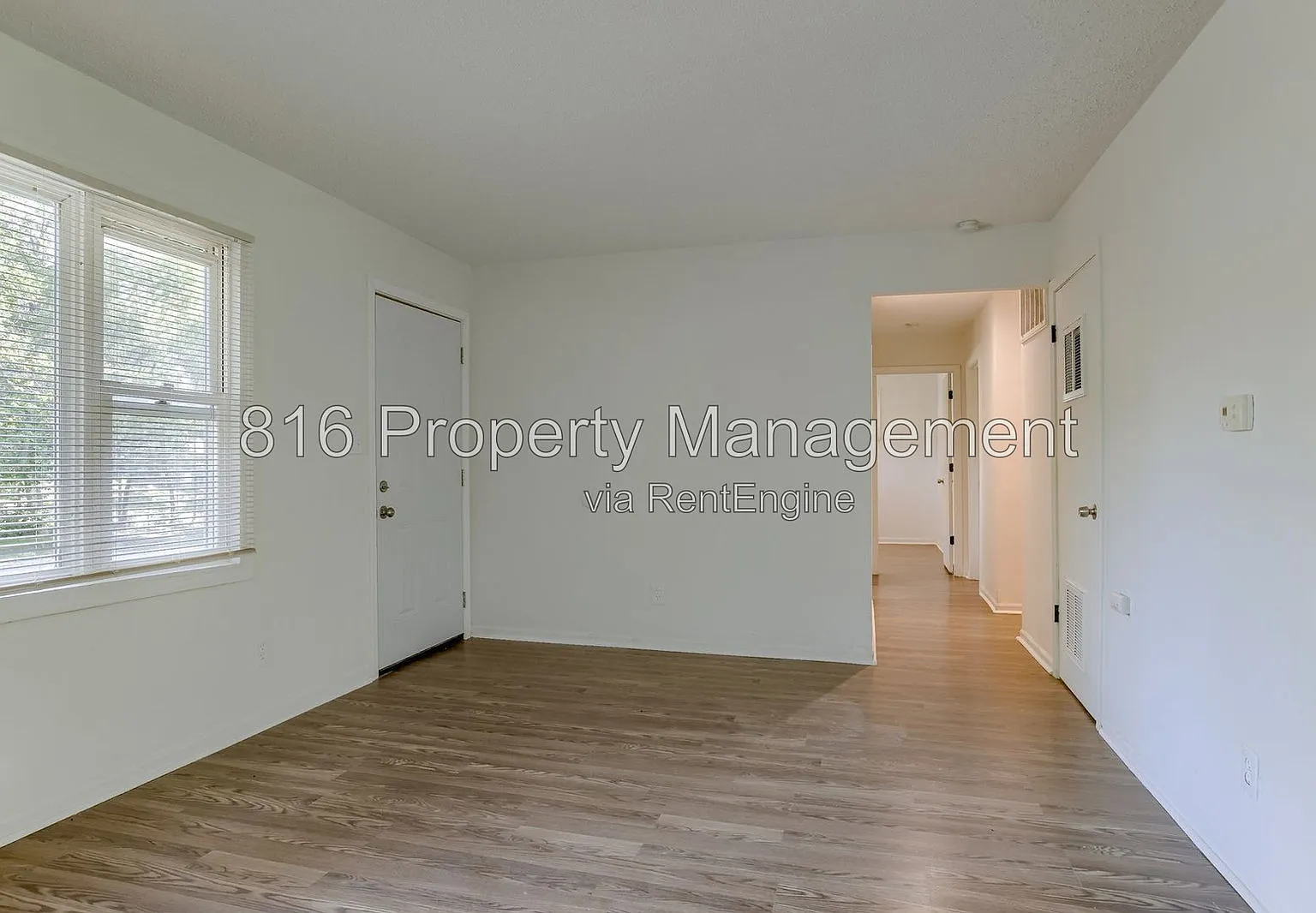 3 bed, 1.0 bath, 912 sqft, $1,335 — Photo 2