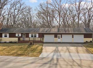 1177 Oakview Dr, Columbus Junction, IA 52738