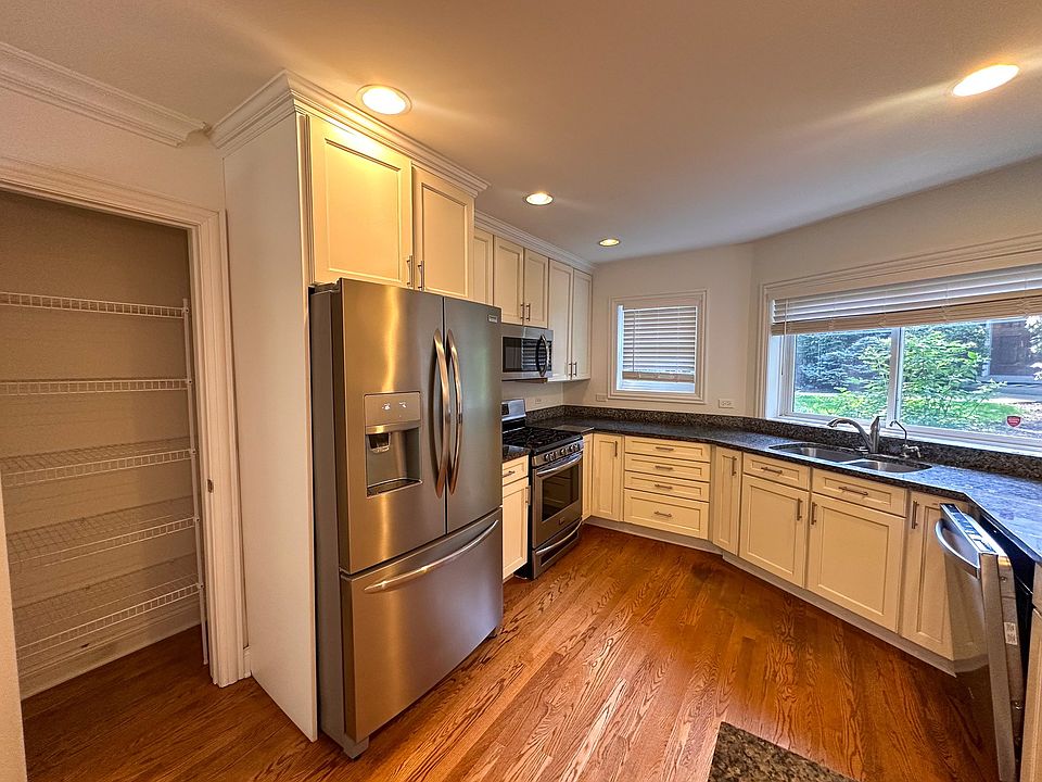 1st image of 470 Green Bay Rd #4573624