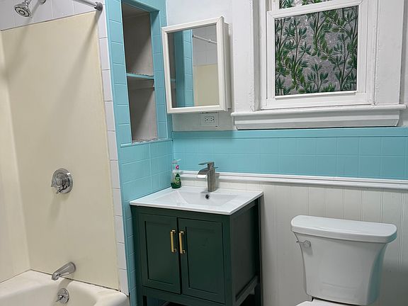 5th image of 117 Princeton St Floor 1
