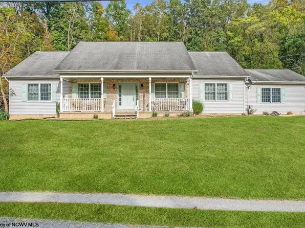 239 Smithtown Rd, Morgantown, WV 26508