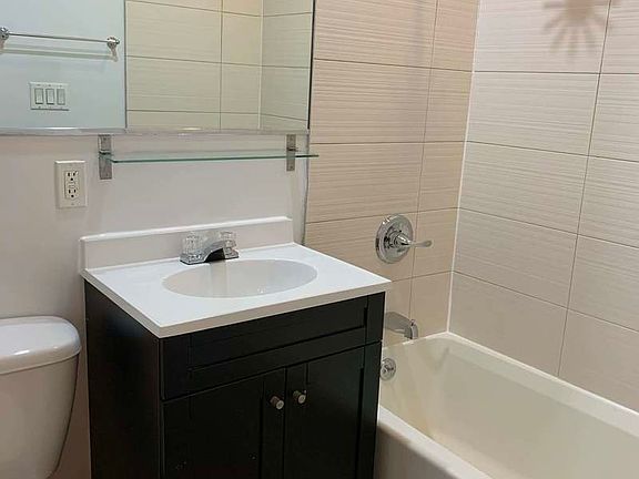 5th image of 477 Park Pl APT 2L