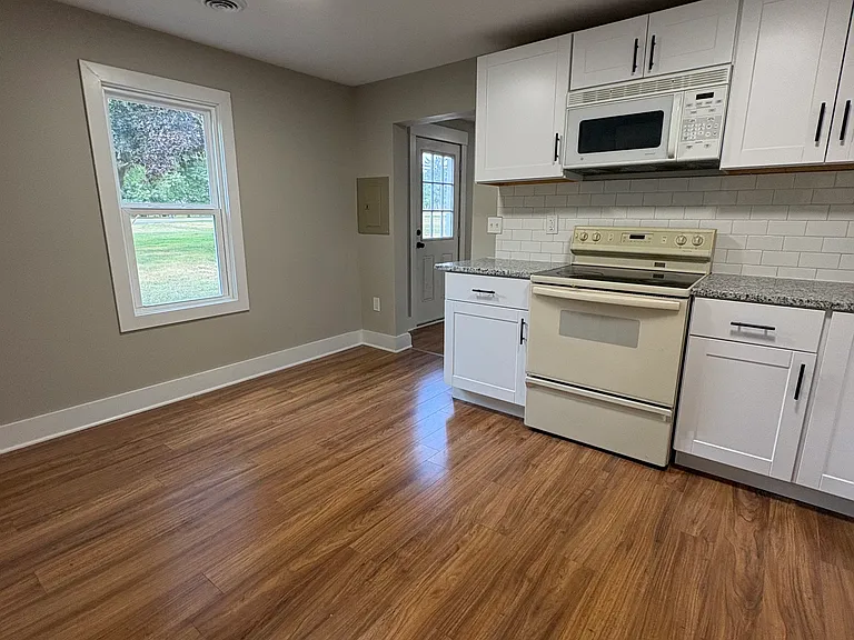 5200 E Holly Rd — Photo 4