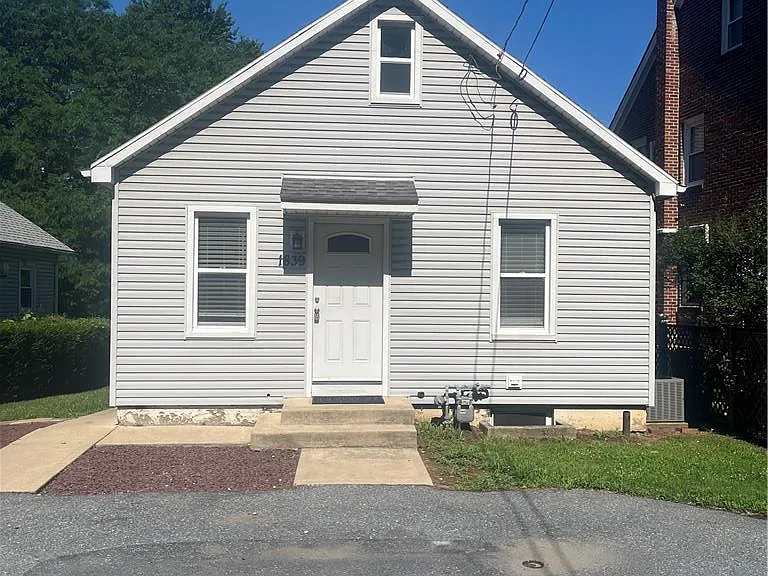 1839 Willow Park Rd — Photo 1