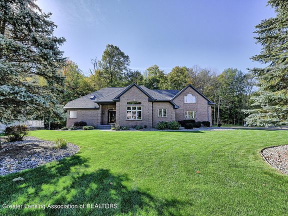 2nd image of 4054 Tall Oaks Dr