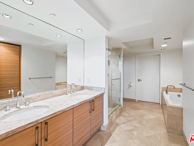 13650 Marina Pointe Dr #704 — Photo 17