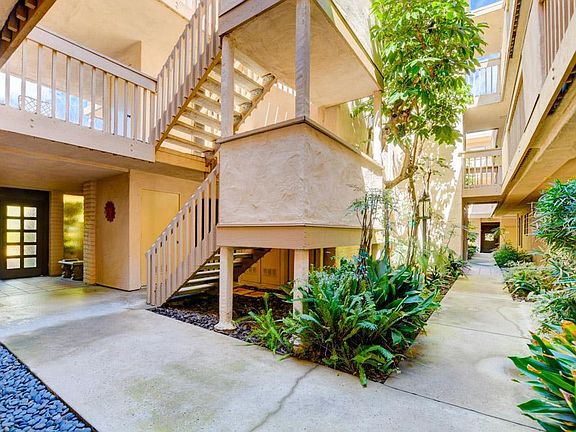 3rd image of 4077 Goldfinch St #4077
