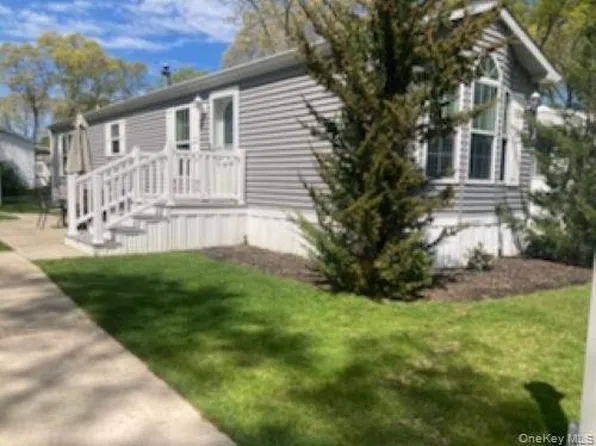1661 Old Country Road #49, Riverhead, NY 11901