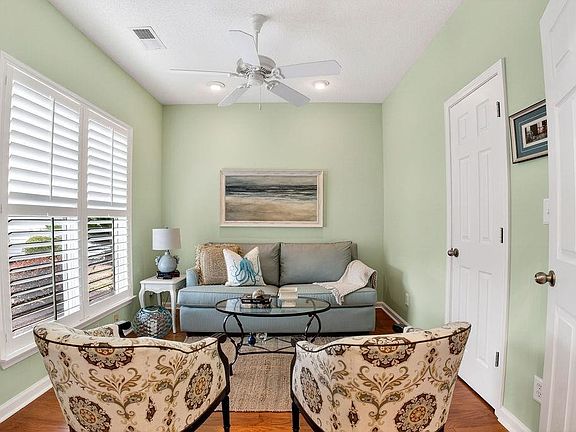 4th image of 20 Willowbend Dr.