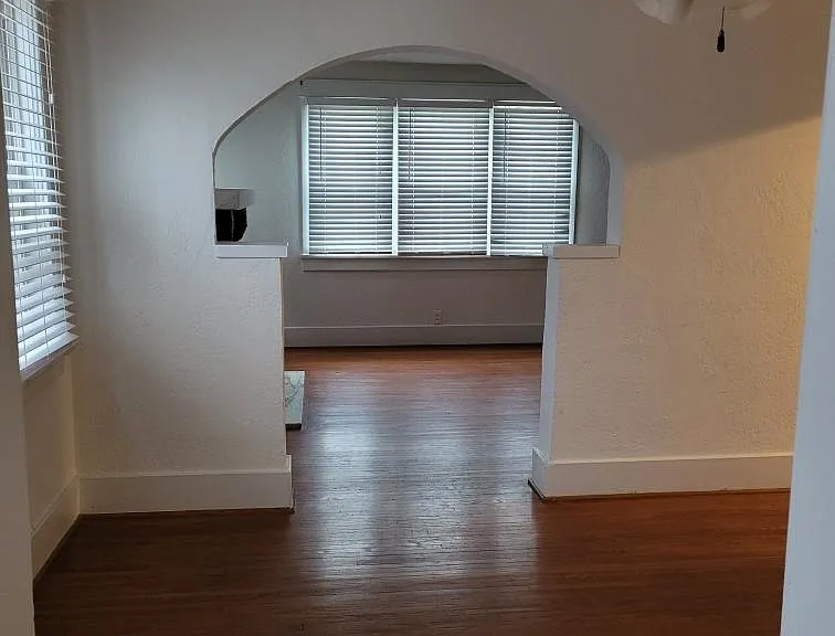 1004 Gillock St — Photo 14