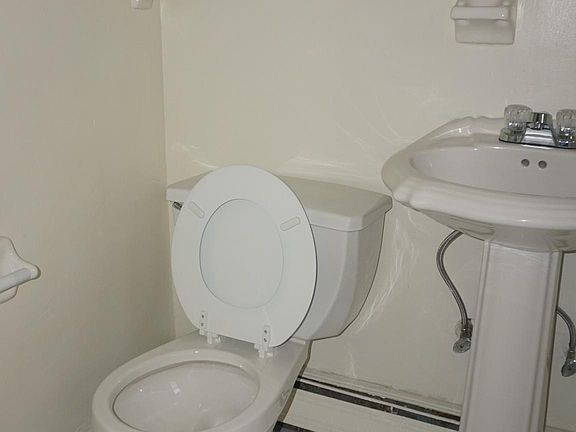 4th image of 394 Stuyvesant Ave APT 4