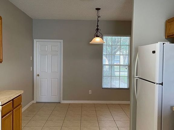 2nd image of 606 Sunset View Dr