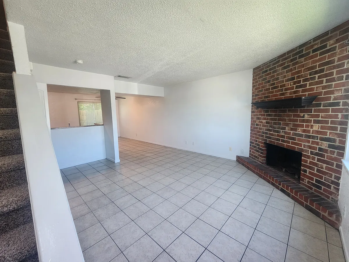 Building Photo - 501 Esther Cir #D