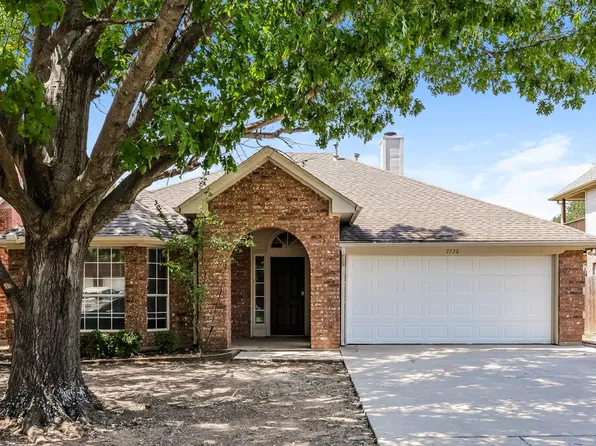 7728 Blossom Dr, Fort Worth, TX 76133