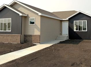 2575 Golden Ln S, Fargo, ND 58104